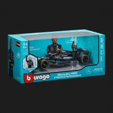 Автомодель із фігуркою Bburago Racе — Mercedes-AMG F1 W14 E в асортименті (1:24) (18-28037)