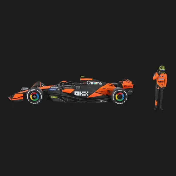 Автомодель із фігуркою Bburago Race — McLaren MCL38 в асортименті (1:24) (18-28040)