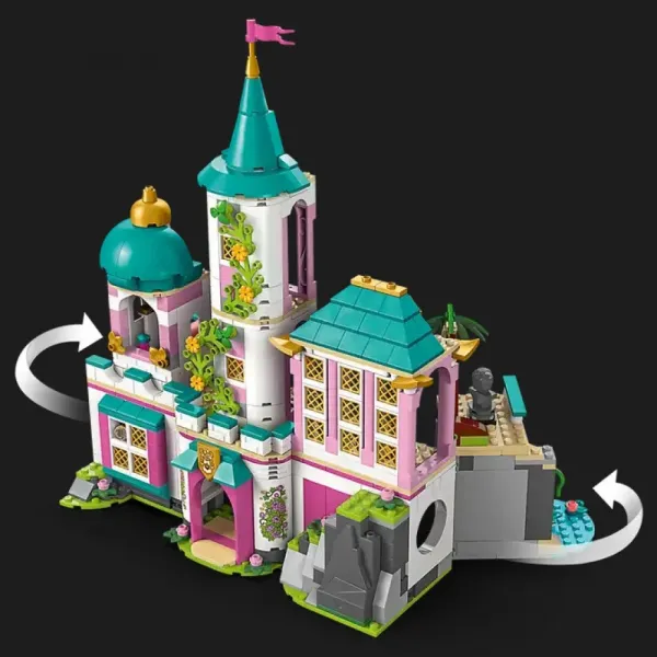 Конструктор LEGO Disney Замок принцеси та королівські улюбленці (43267)